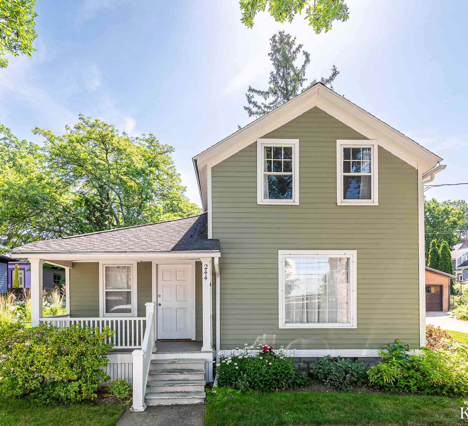 Homes For Sale - 244 SE Prospect Avenue<br/> Grand Rapids, MI 49503