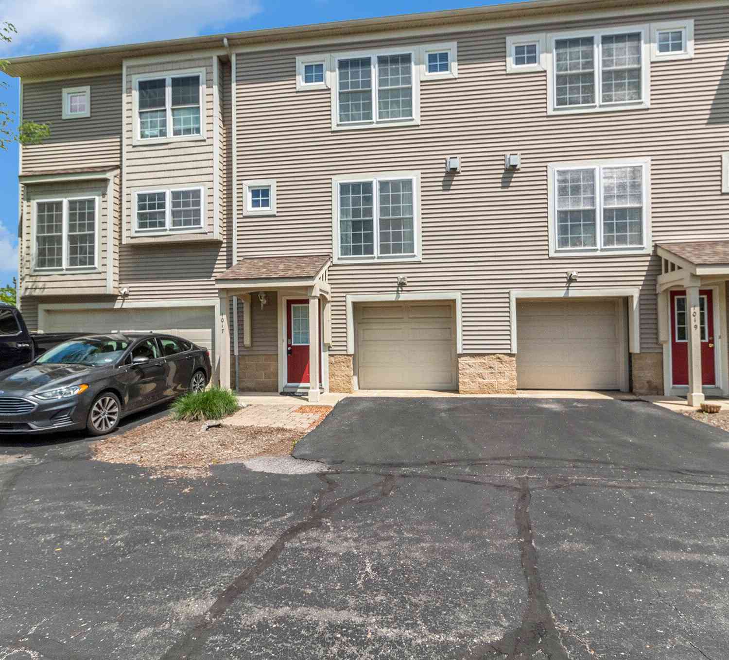 Condo For Rent - 1017 Bluestem Lane<br/> Ann Arbor, MI 48103