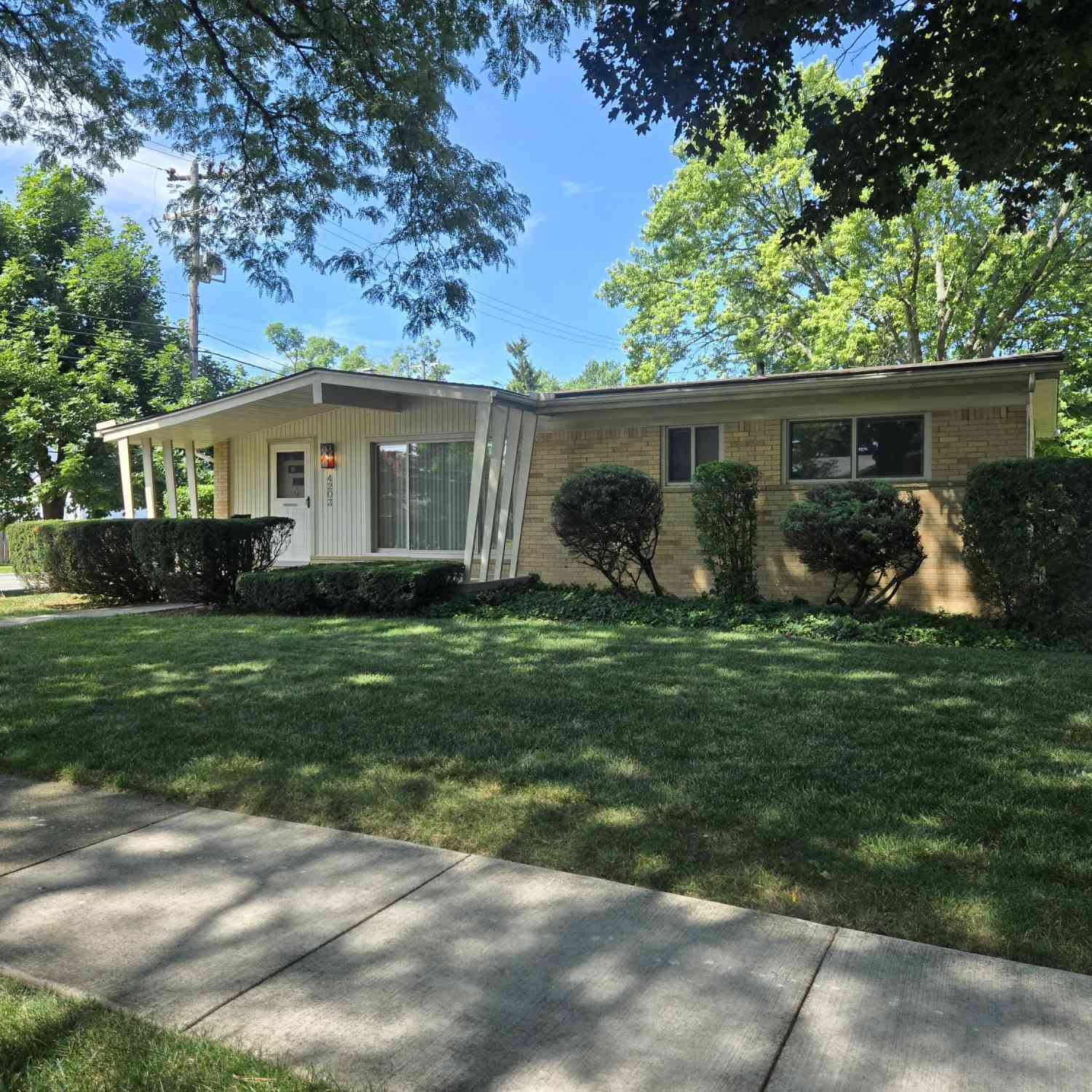 Homes For Sale - 4203 Manor Avenue<br/> Royal Oak, MI 48073