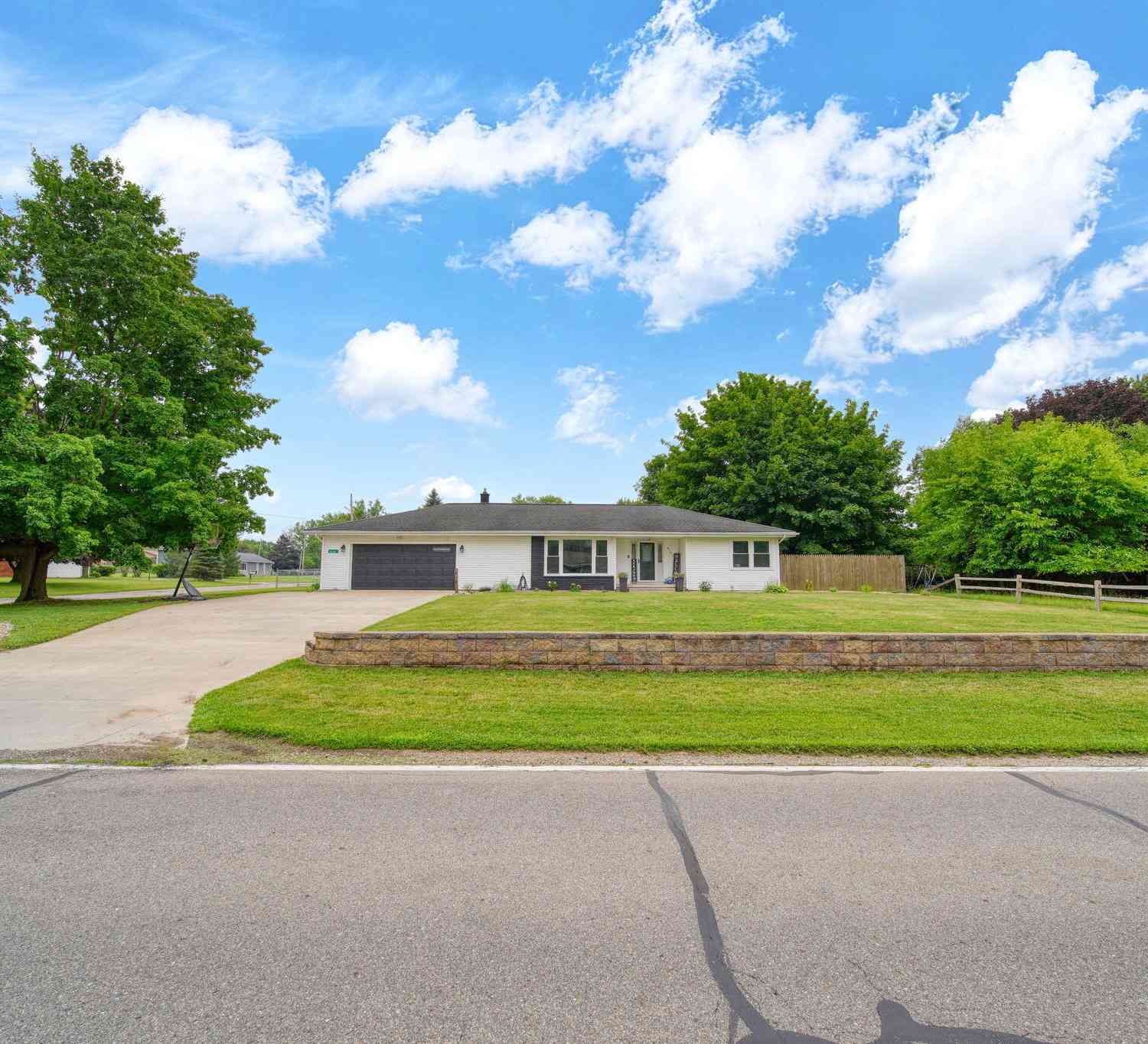 Homes For Sale - 4123 Flansburg Road<br/> Jackson, MI 49203