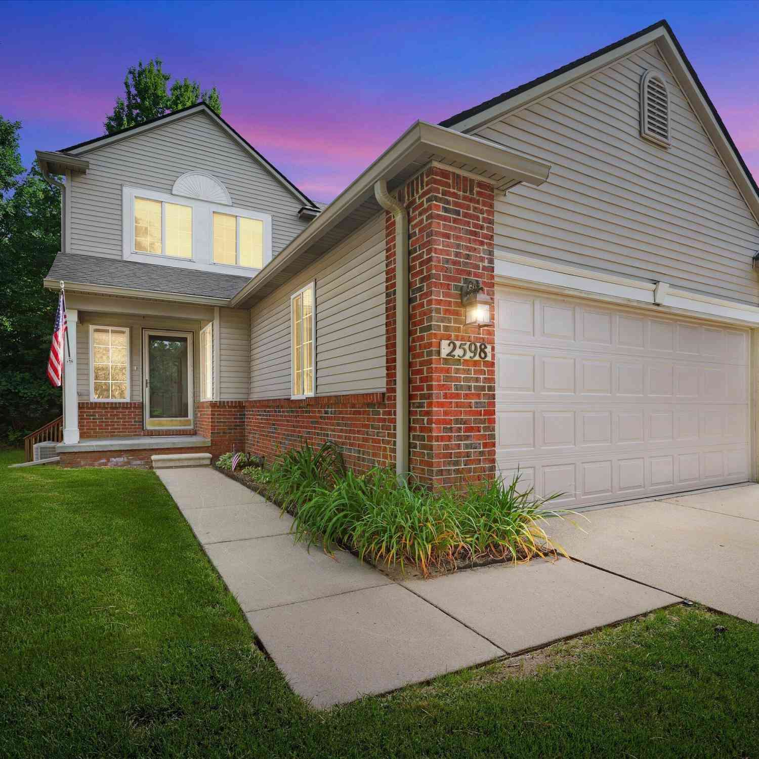 Condo For Sale - 2598 Woodcliff Trail<br/> Hartland, MI 48353