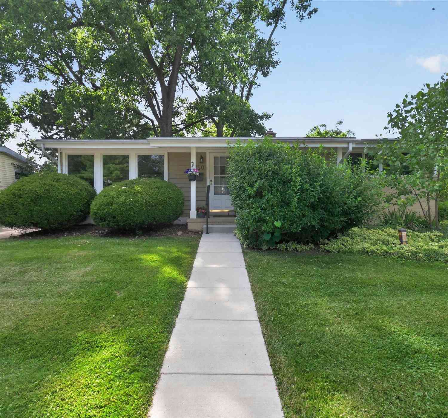 Homes For Sale - 2710 Hampshire Road<br/> Ann Arbor, MI 48104