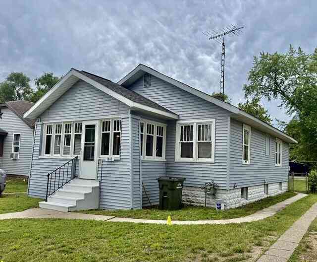 Homes For Sale - 1863 Manz Street<br/> Muskegon, MI 49442