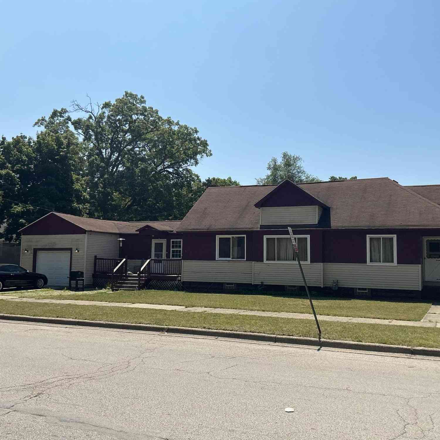 Homes For Sale - 1910 Hoyt Street<br/> Muskegon, MI 49442