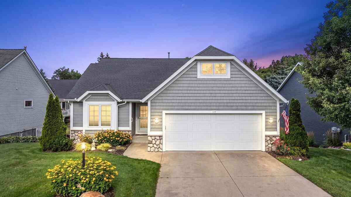 Condo For Sale - 329 Hunters Run Circle<br/> Holland, MI 49423