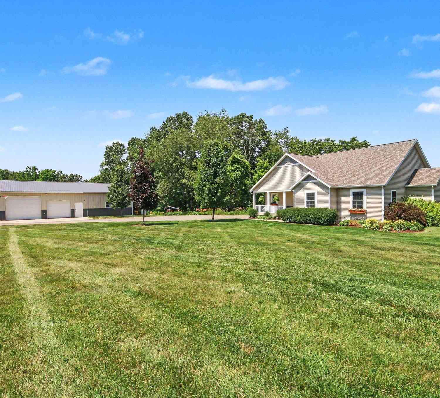 Homes For Sale - 13625 Stacey Road<br/> Greenville, MI 48838