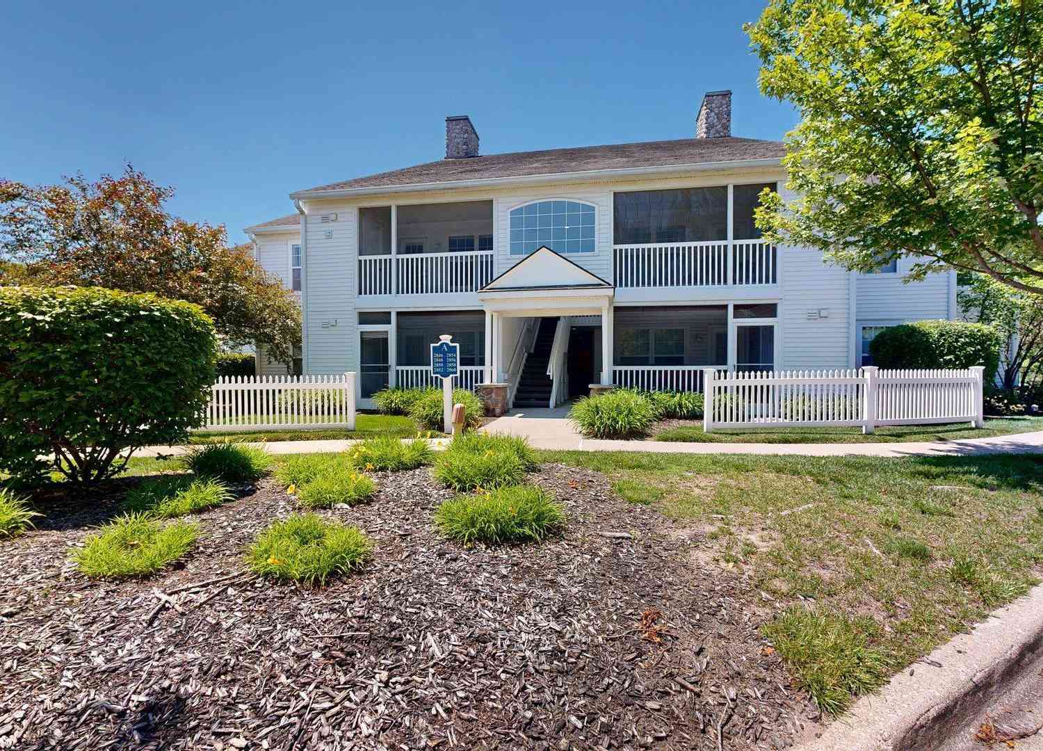 Condo For Sale - 2854 S Knightsbridge Circle<br/> Ann Arbor, MI 48105