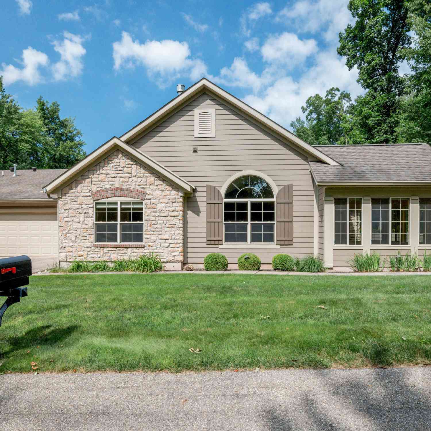Condo For Sale - 1055 Bridge Crest Drive #11<br/> Kent County, Ada, MI 49301