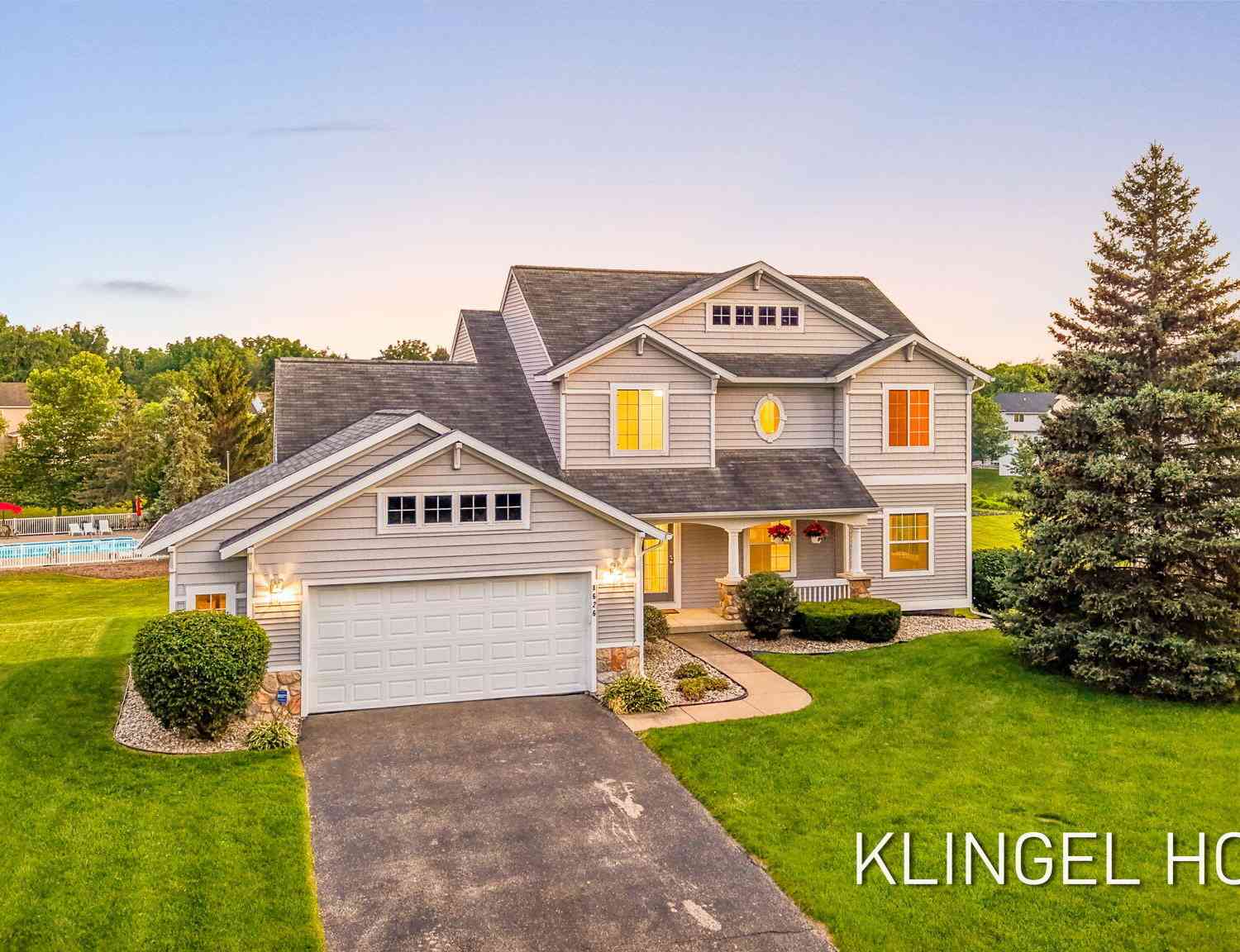 Homes For Sale - 8626 Suntree Lane<br/> Zeeland, MI 49464
