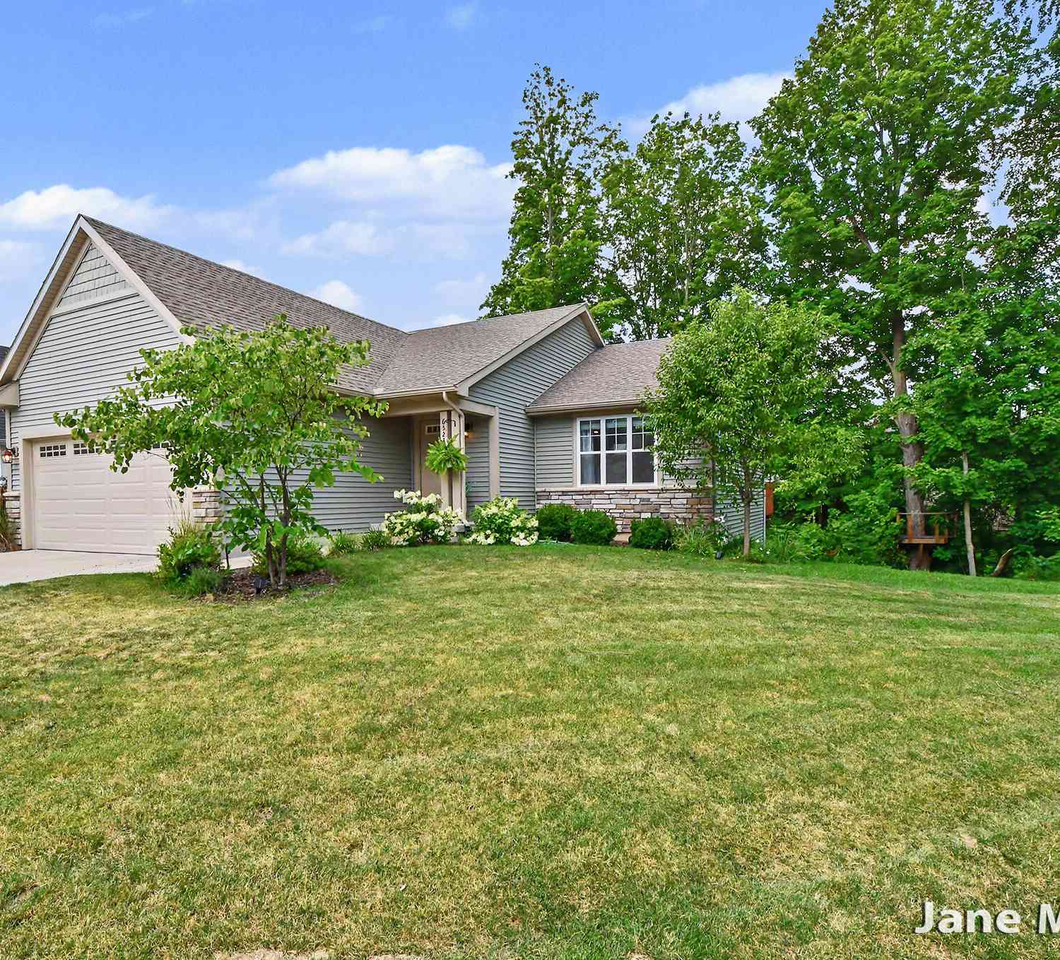Homes For Sale - 6523 Cherry Mead Court<br/> Caledonia, MI 49316
