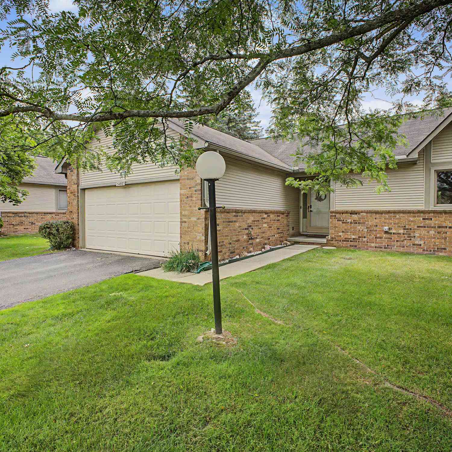 Condo For Sale - 32887 Chapman Circle<br/> Wayne County, Westland, MI 48185