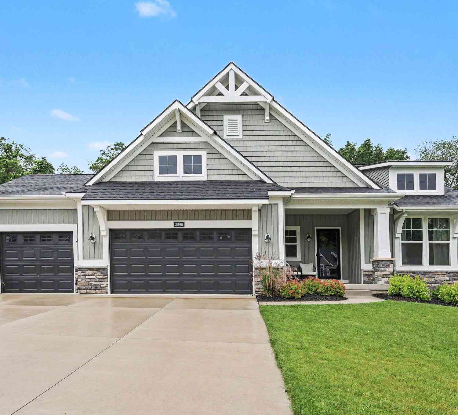 Homes For Sale - 3899 Autumn Acres Drive<br/> Rockford, MI 49341