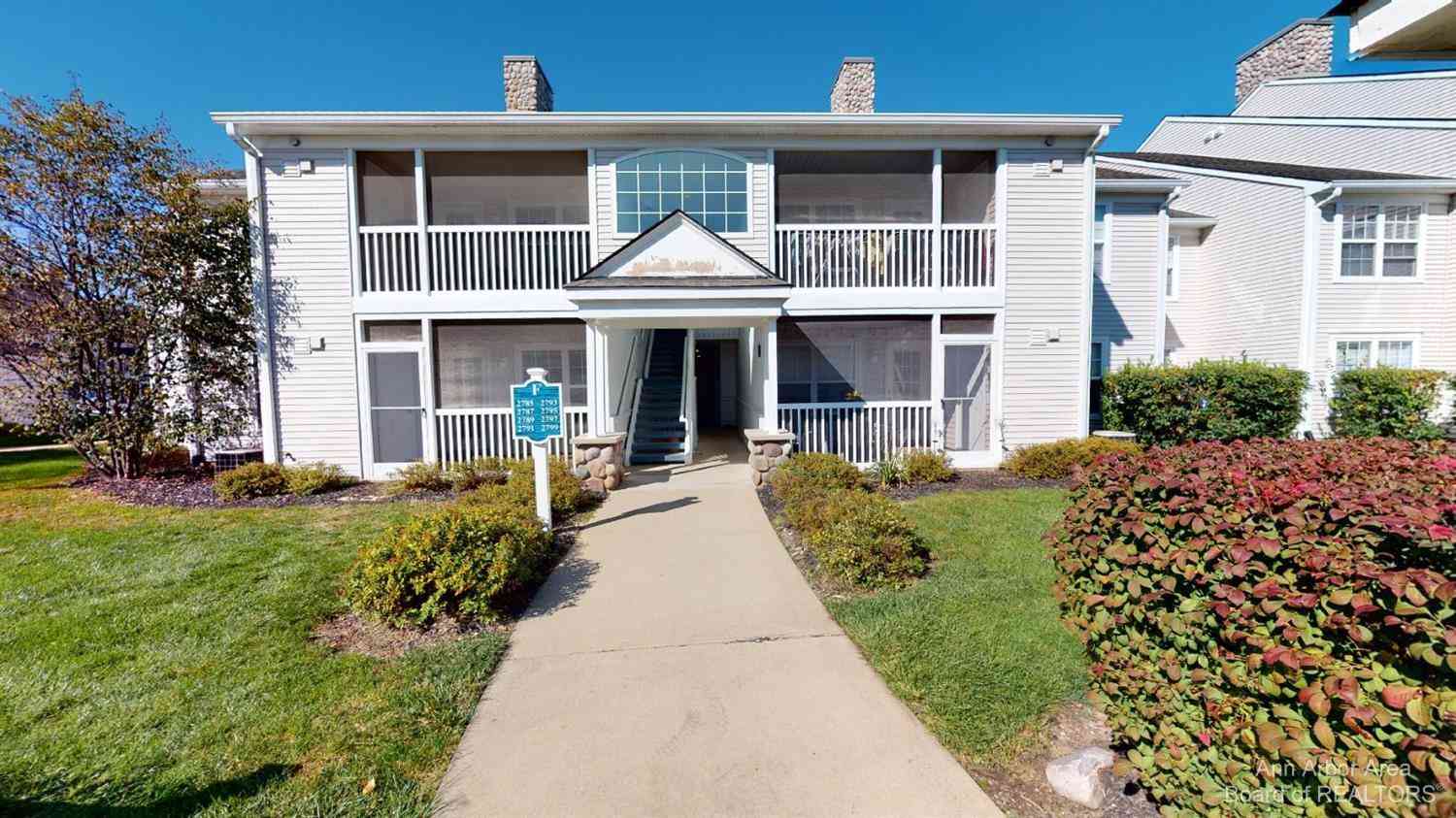 Condo For Rent - 2785 S Knightsbridge Circle<br/> Ann Arbor, MI 48105