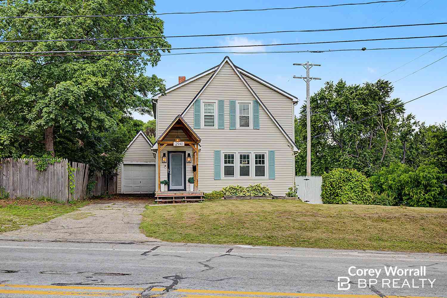 Homes For Sale - 2941 Coit Avenue<br/> Grand Rapids, MI 49505