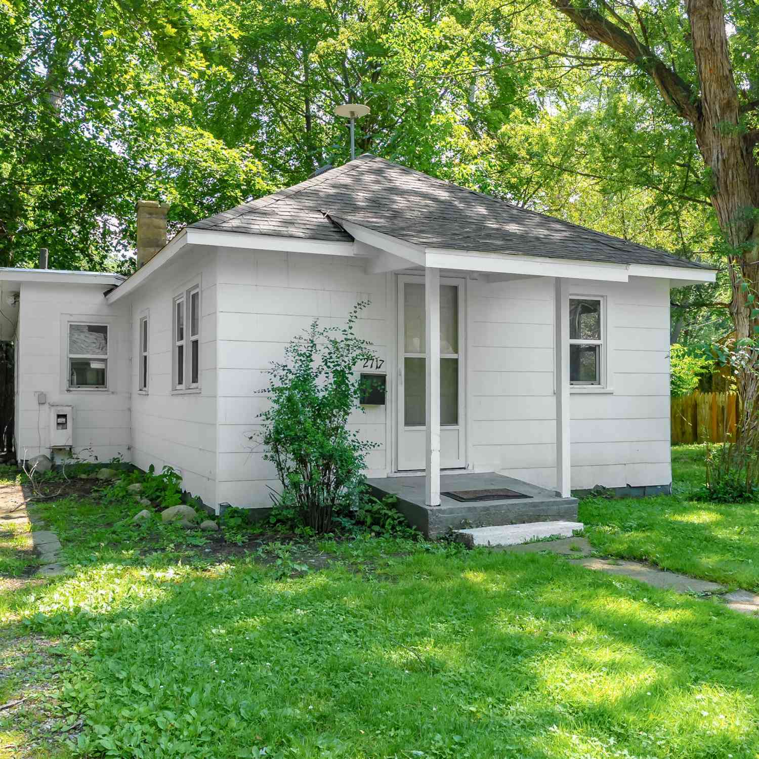 Homes For Sale - 2717 Springmont Avenue<br/> Kalamazoo, MI 49008