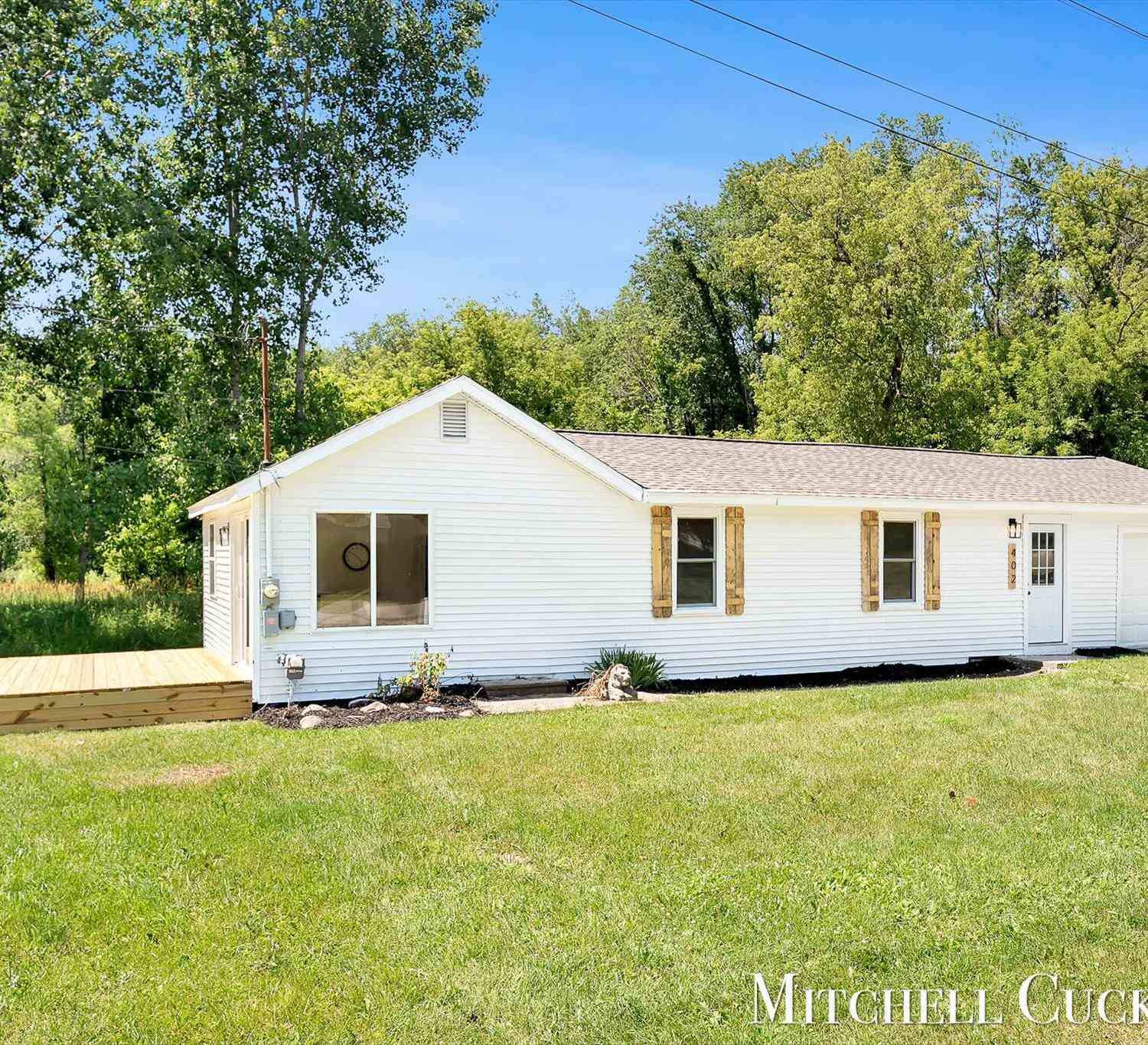 Homes For Sale - 402 W Washington Street<br/> Montcalm County, Sheridan, MI 48884