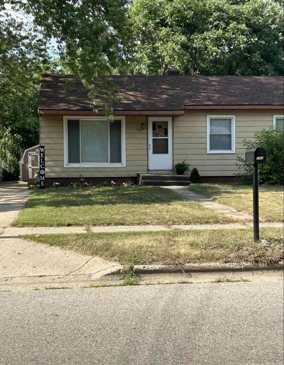 Homes For Sale - 241 50th Street<br/> Grand Rapids, MI 49548