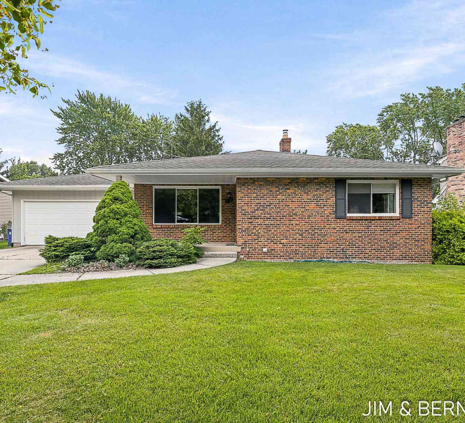 Homes For Sale - 2238 Edgewood Avenue<br/> Grand Rapids, MI 49546