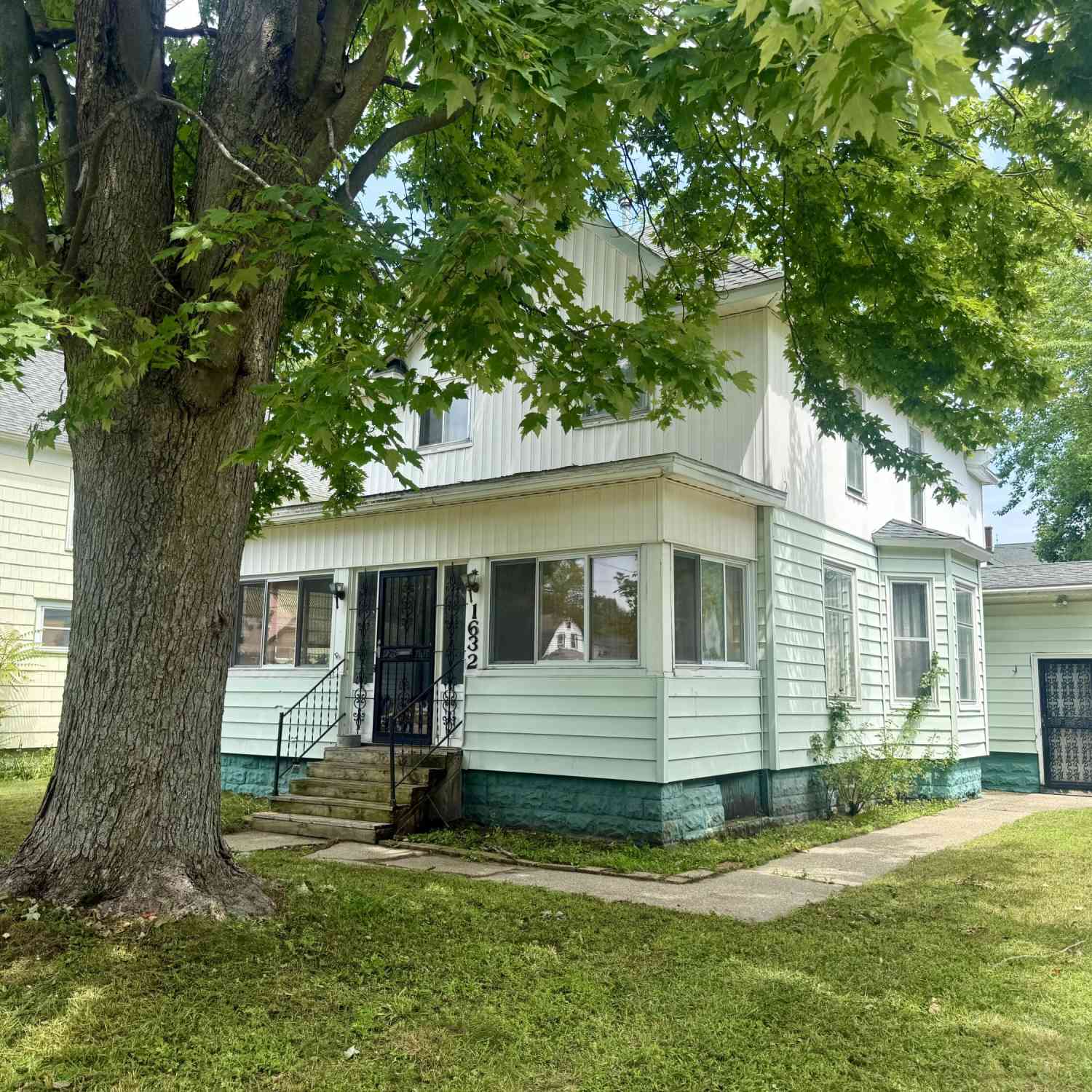 Homes For Sale - 1632 5th Street<br/> Muskegon, MI 49441