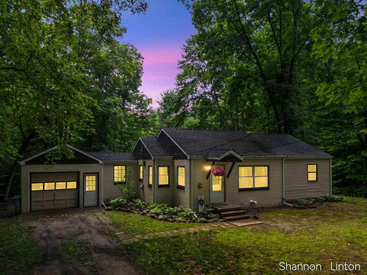 Homes For Sale - 746 W 48th Street<br/> Newaygo, MI 49337