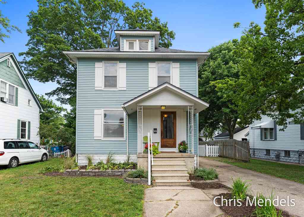Homes For Sale - 1013 Pennoyer Avenue<br/> Grand Haven, MI 49417