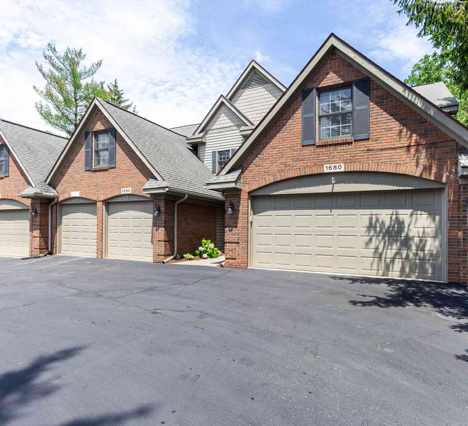 Condo For Sale - 1680 Alyssa Lane<br/> Clawson, MI 48017