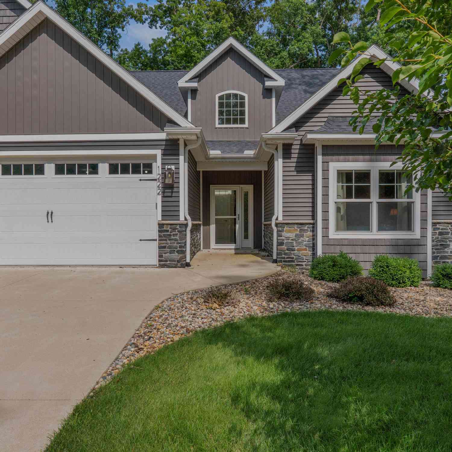 Condo For Sale - 1222 Lochaven Circle<br/> Hillsdale, MI 49242