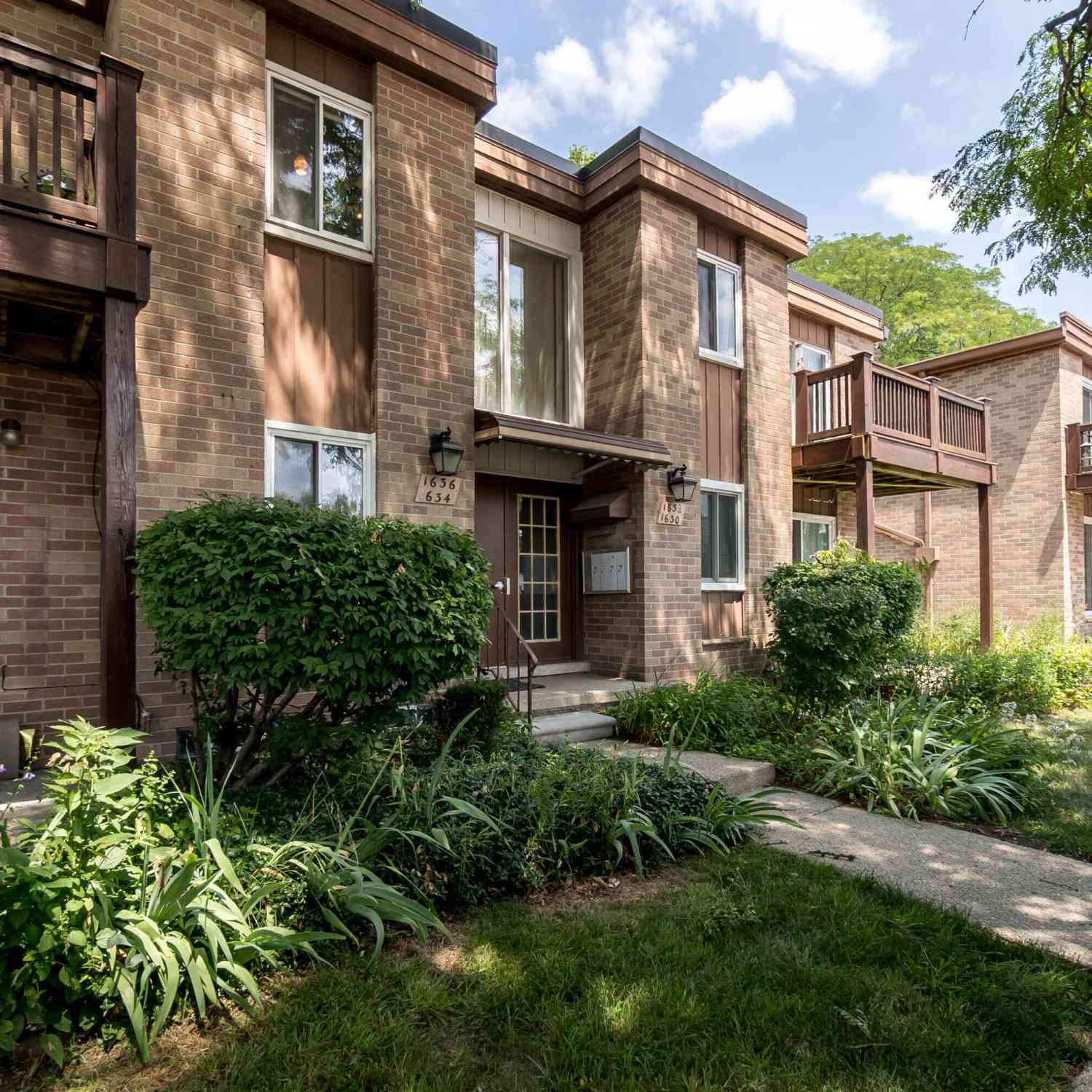 Condo For Sale - 1636 Washtenaw Road<br/> Washtenaw County, Ypsilanti, MI 48197