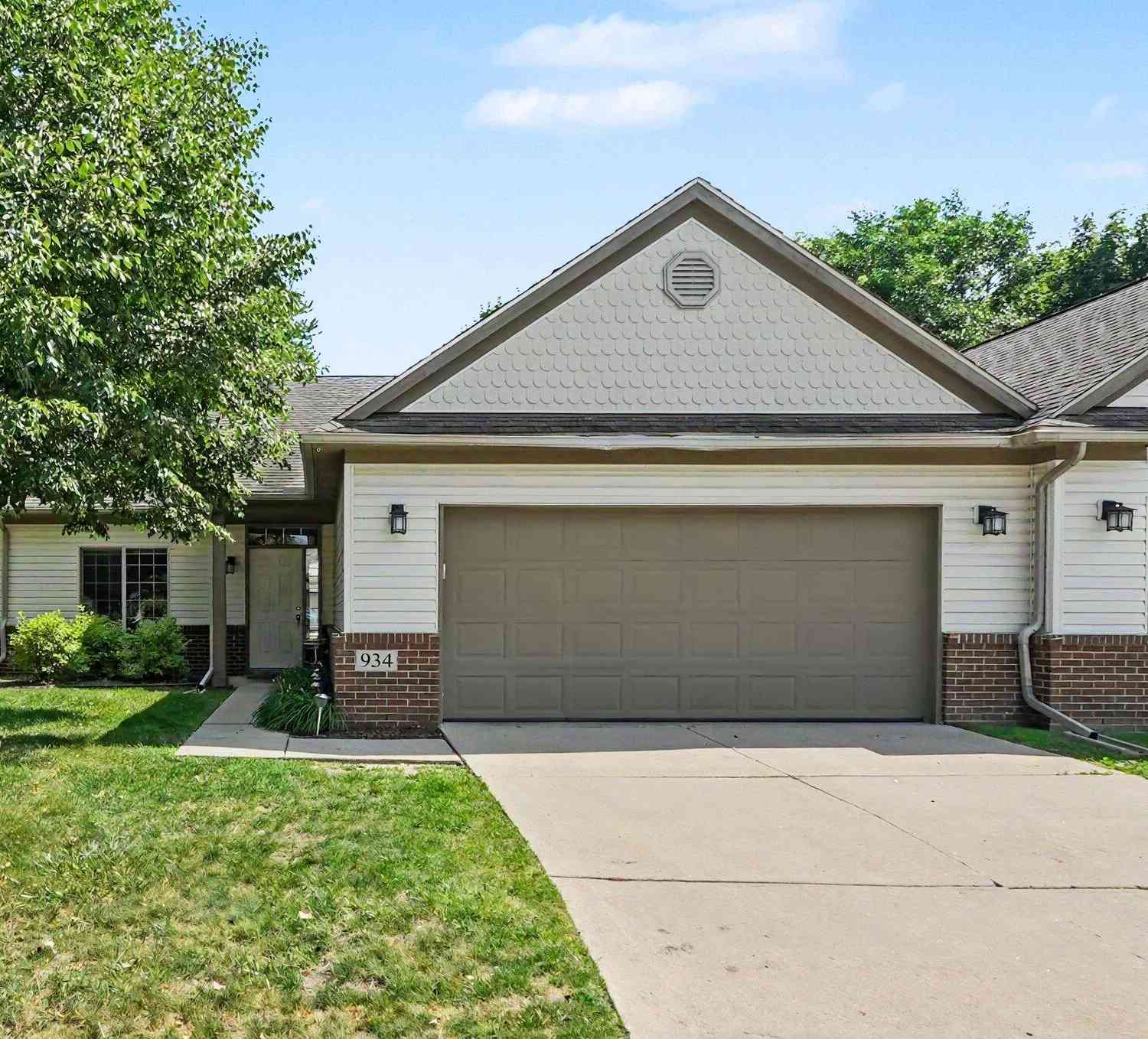 Condo For Sale - 934 Wright Lane<br/> Washtenaw County, Milan, MI 48160