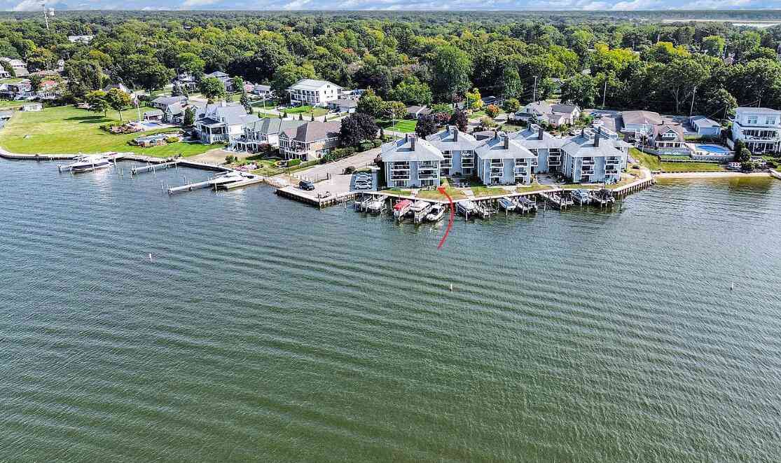 Condo For Sale - 400 Lakeview Court #01A<br/> Spring Lake, MI 49456