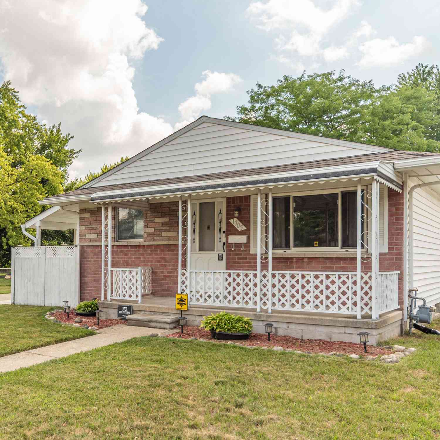 Homes For Sale - 1705 Smith Avenue<br/> Washtenaw County, Ypsilanti, MI 48198