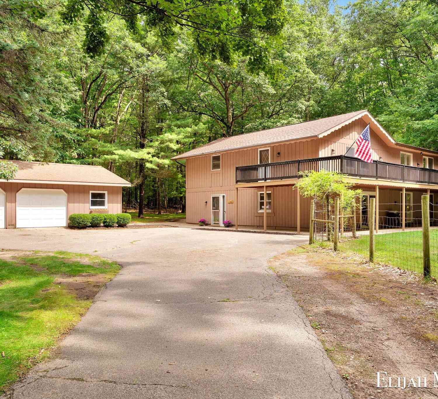 Homes For Sale - 1160 Scenic Drive<br/> Muskegon, MI 49445