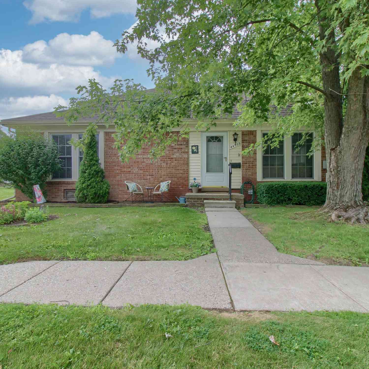Condo For Sale - 44507 N Umberland Circle<br/> Wayne County, Canton, MI 48187