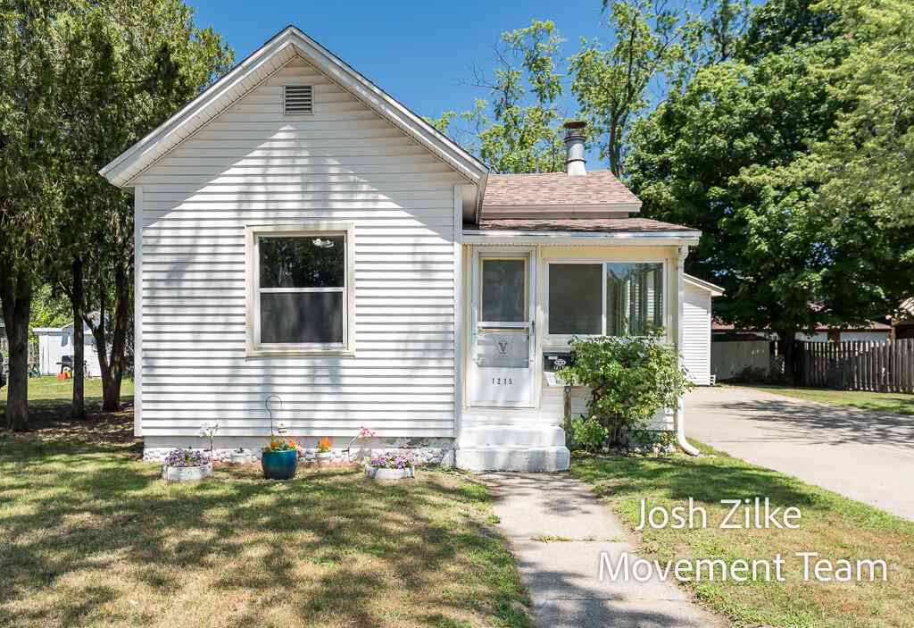 Homes For Sale - 1215 Columbus Avenue<br/> Grand Haven, MI 49417