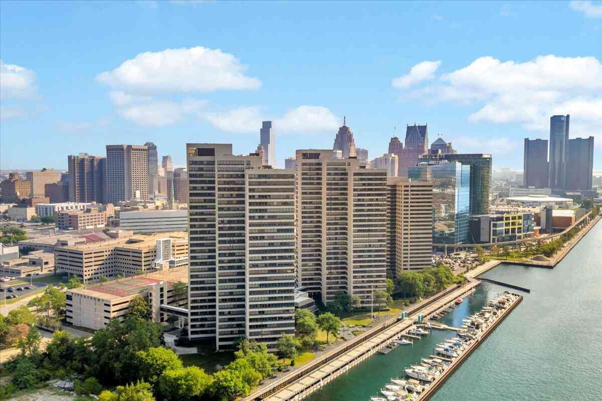 Condo For Sale - 1001 W Jefferson Avenue #8A<br/> Wayne County, Detroit, MI 48226