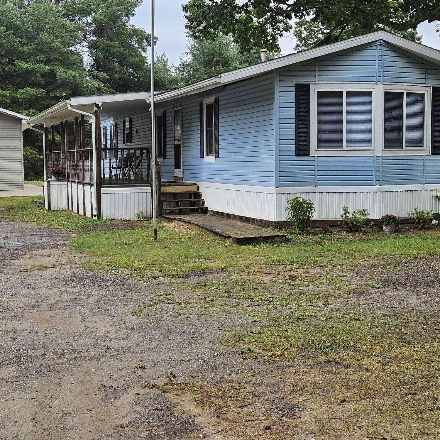 Mobile Home For Sale - 14166 Red Pine Drive<br/> Kent County, Kent City, MI 49330
