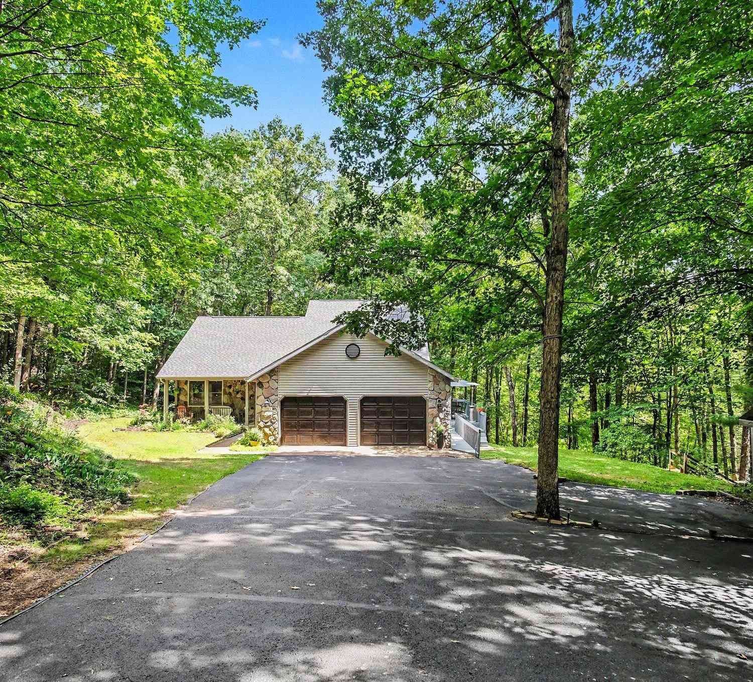 Homes For Sale - 11793 W Baker Road<br/> Montcalm County, Greenville, MI 48838