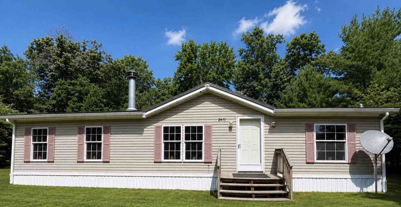 Mobile Home For Sale - 2455 W Pinewood Boulevard<br/> Newaygo County, Bitely, MI 49309