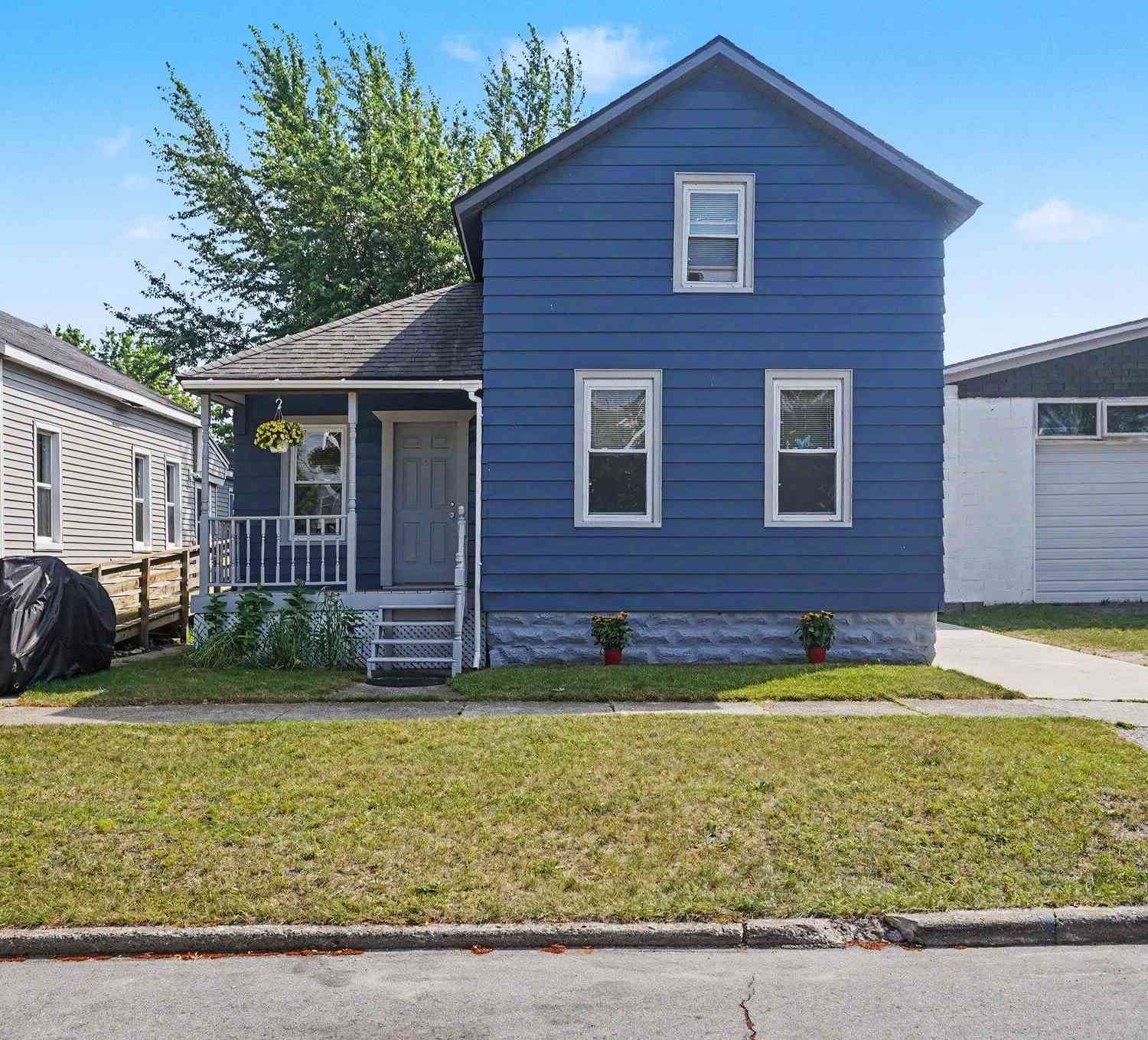 Homes For Sale - 312 Elliott Avenue<br/> Grand Haven, MI 49417
