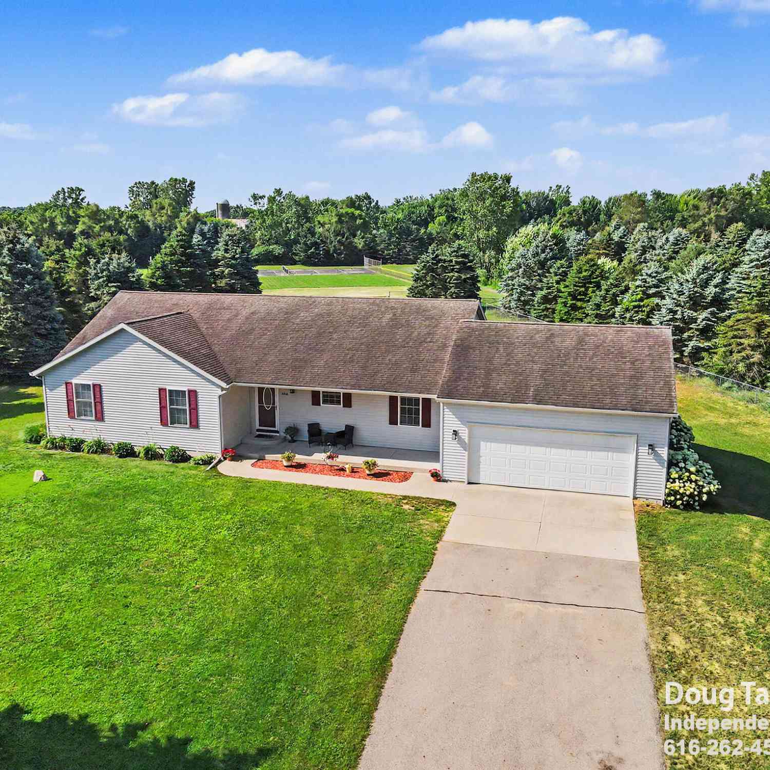 Homes For Sale - 2766 Otuna Court<br/> Allegan County, Dorr, MI 49323