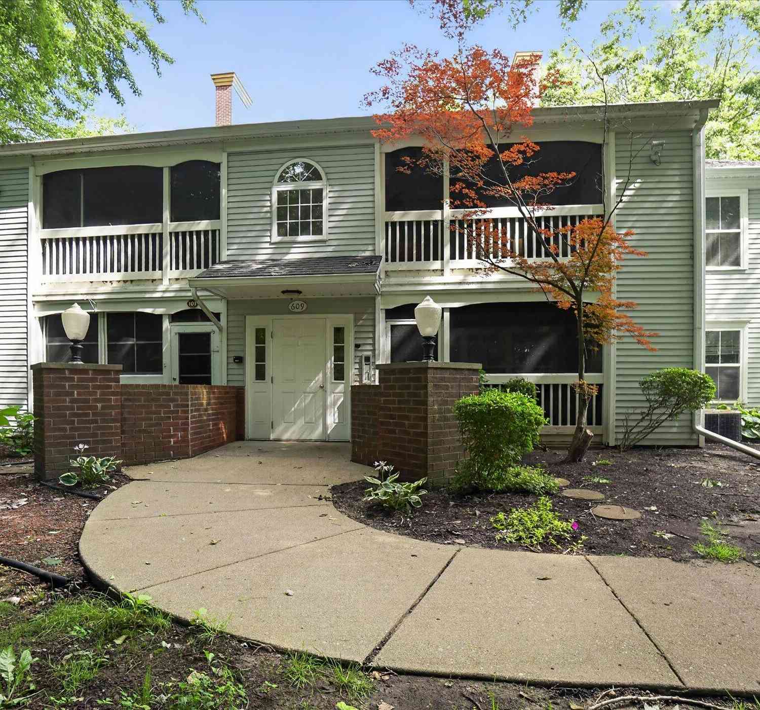 Condo For Sale - 609 Curzon Court #203<br/> Howell, MI 48843
