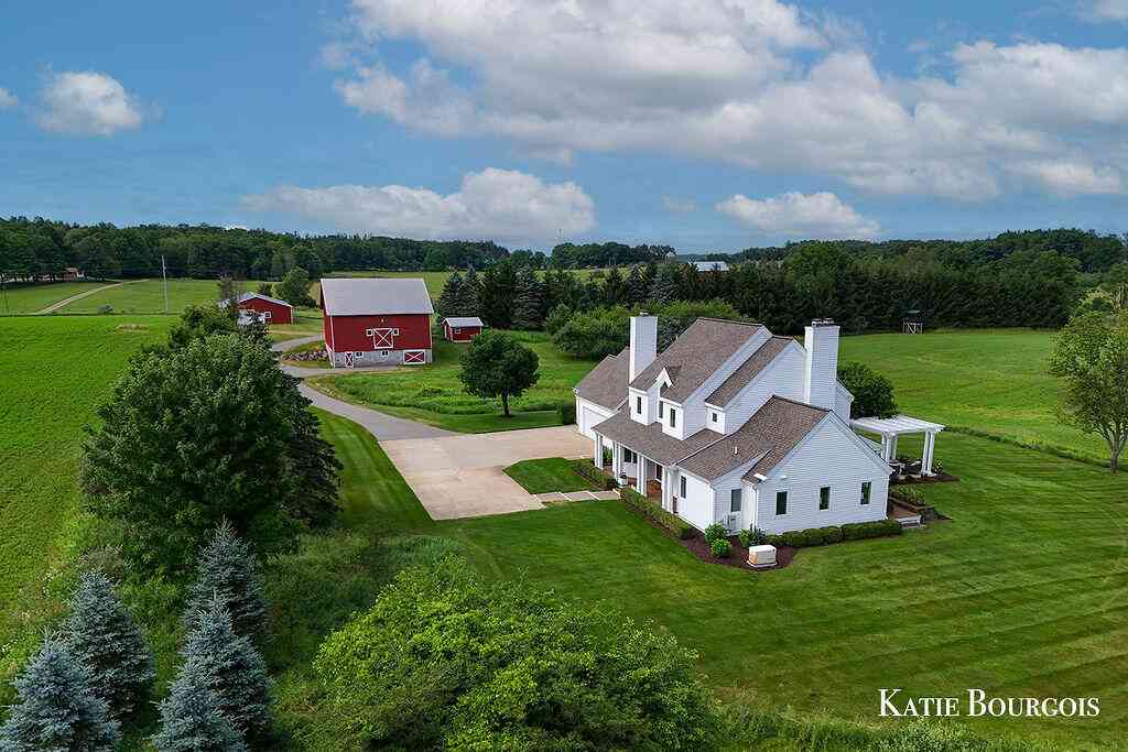 Homes For Sale - 17640 16 Mile Road<br/> Mecosta County, Big Rapids, MI 49307