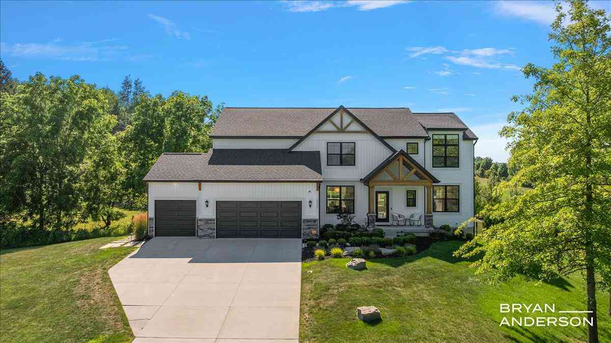 Homes For Sale - 5951 Golden Hollow Drive<br/> Grand Rapids, MI 49512