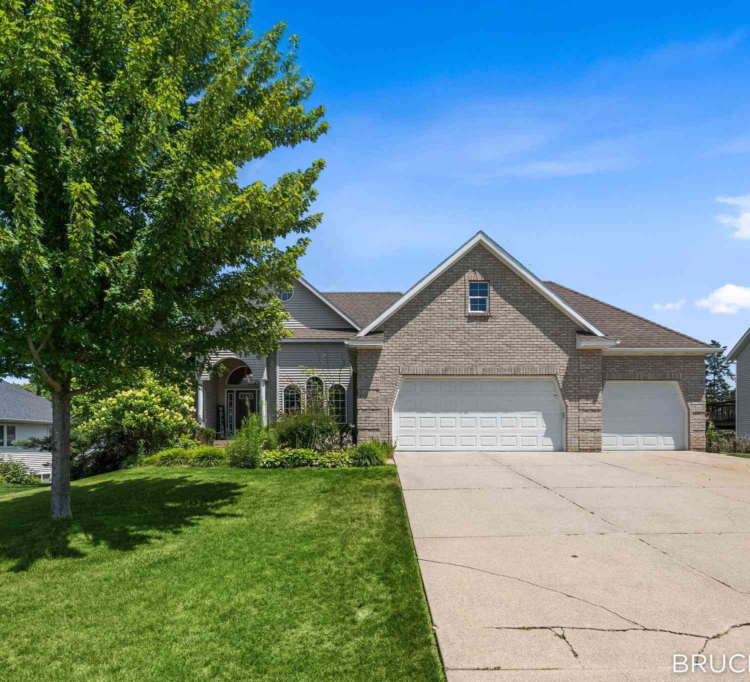 Homes For Sale - 6100 Sunningdale Drive<br/> Hudsonville, MI 49426