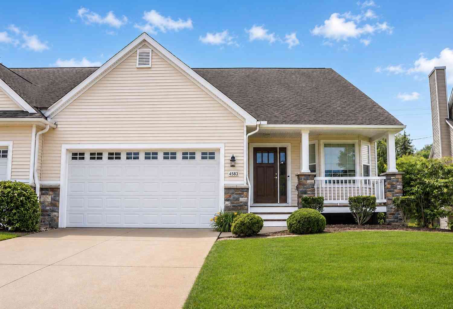 Condo For Sale - 4583 Devon Drive<br/> Jackson, MI 49201
