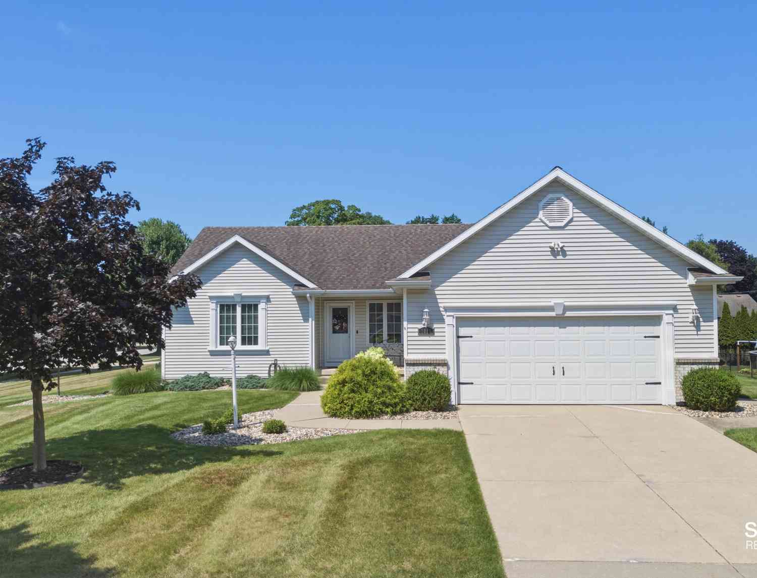 Homes For Sale - 1017 Sunset Hills Court<br/> Kent County, Grand Rapids, MI 49534