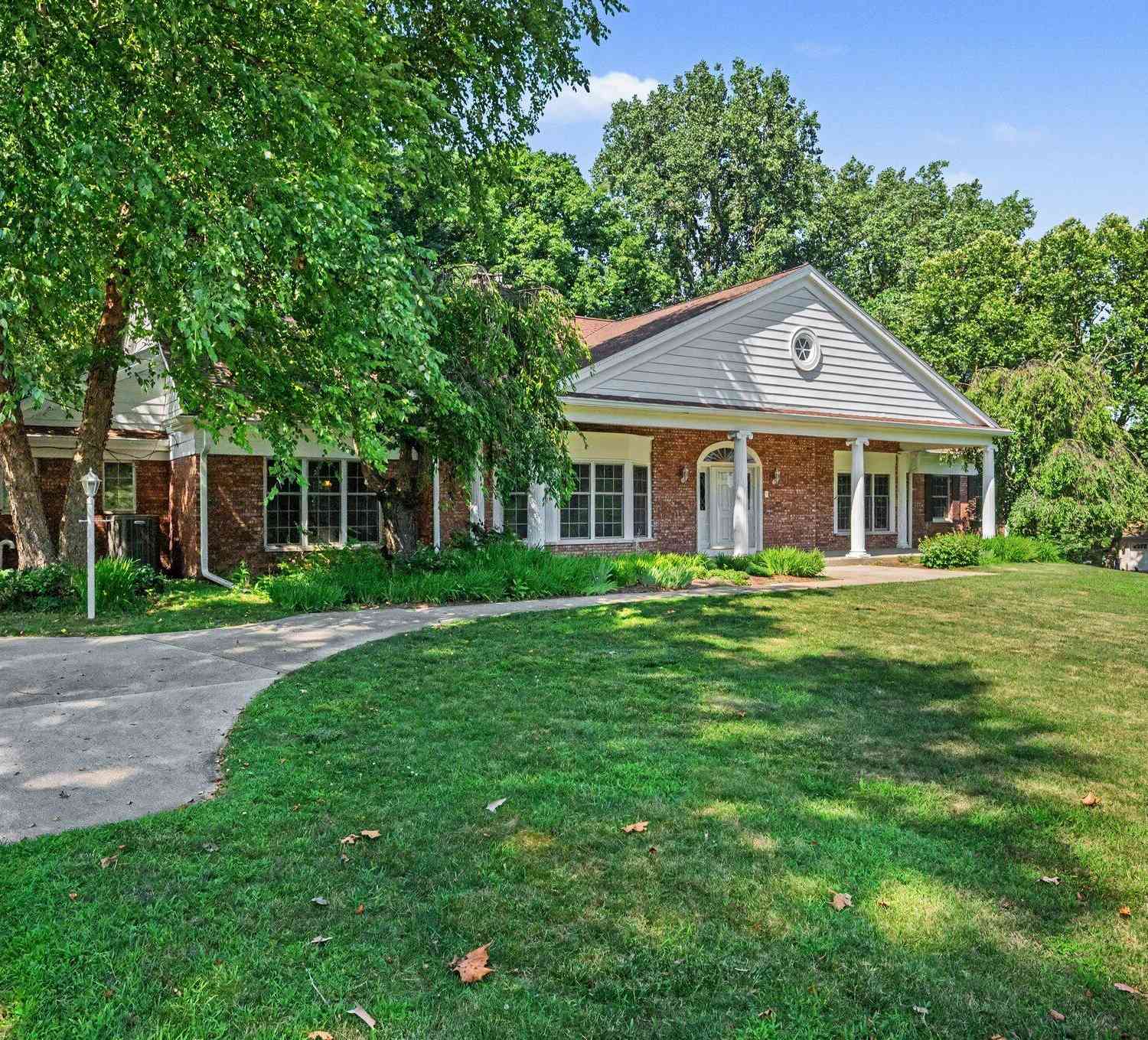 Homes For Sale - 3004 Brandywine Road<br/> Kalamazoo, MI 49008