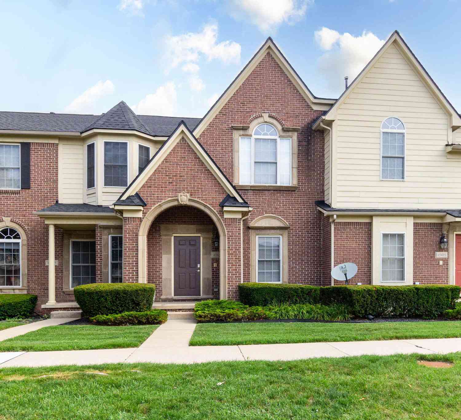 Condo For Sale - 45637 Graystone Lane<br/> Wayne County, Canton, MI 48187