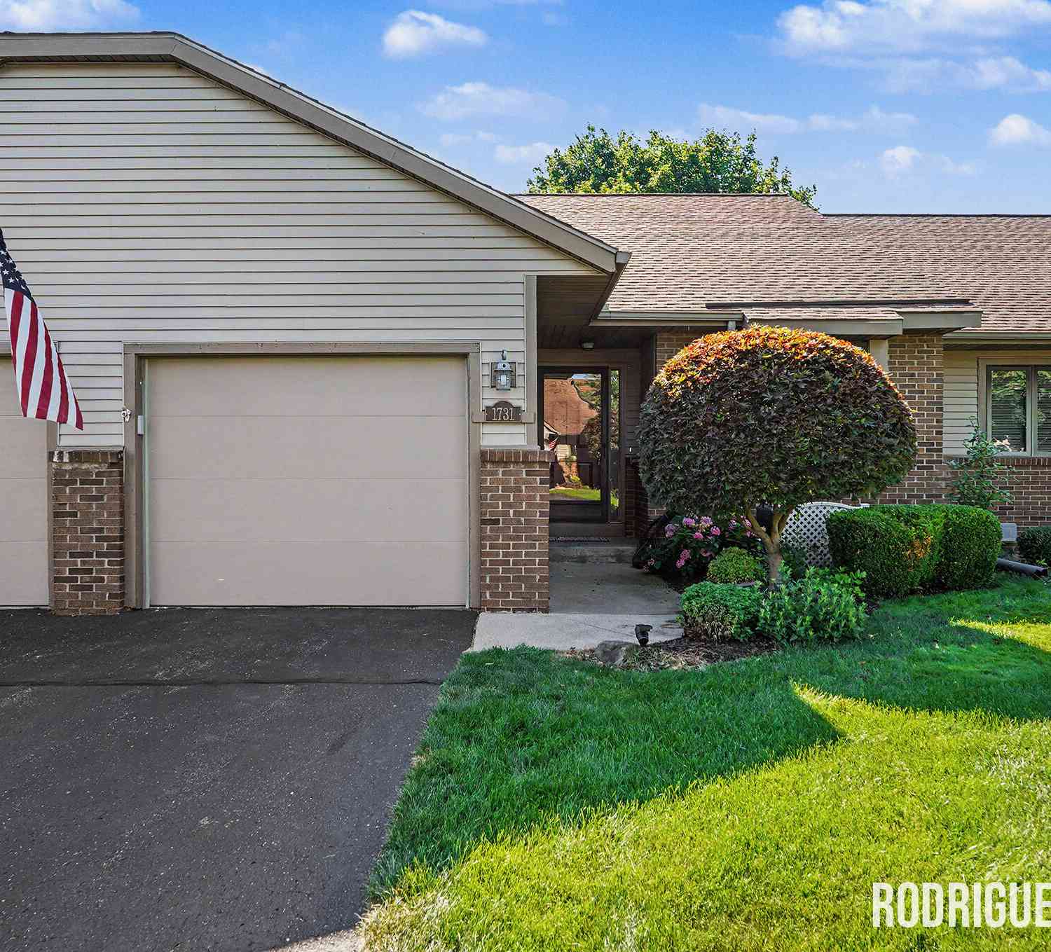 Condo For Sale - 1731 Lakeview Drive<br/> Ottawa County, Zeeland, MI 49464