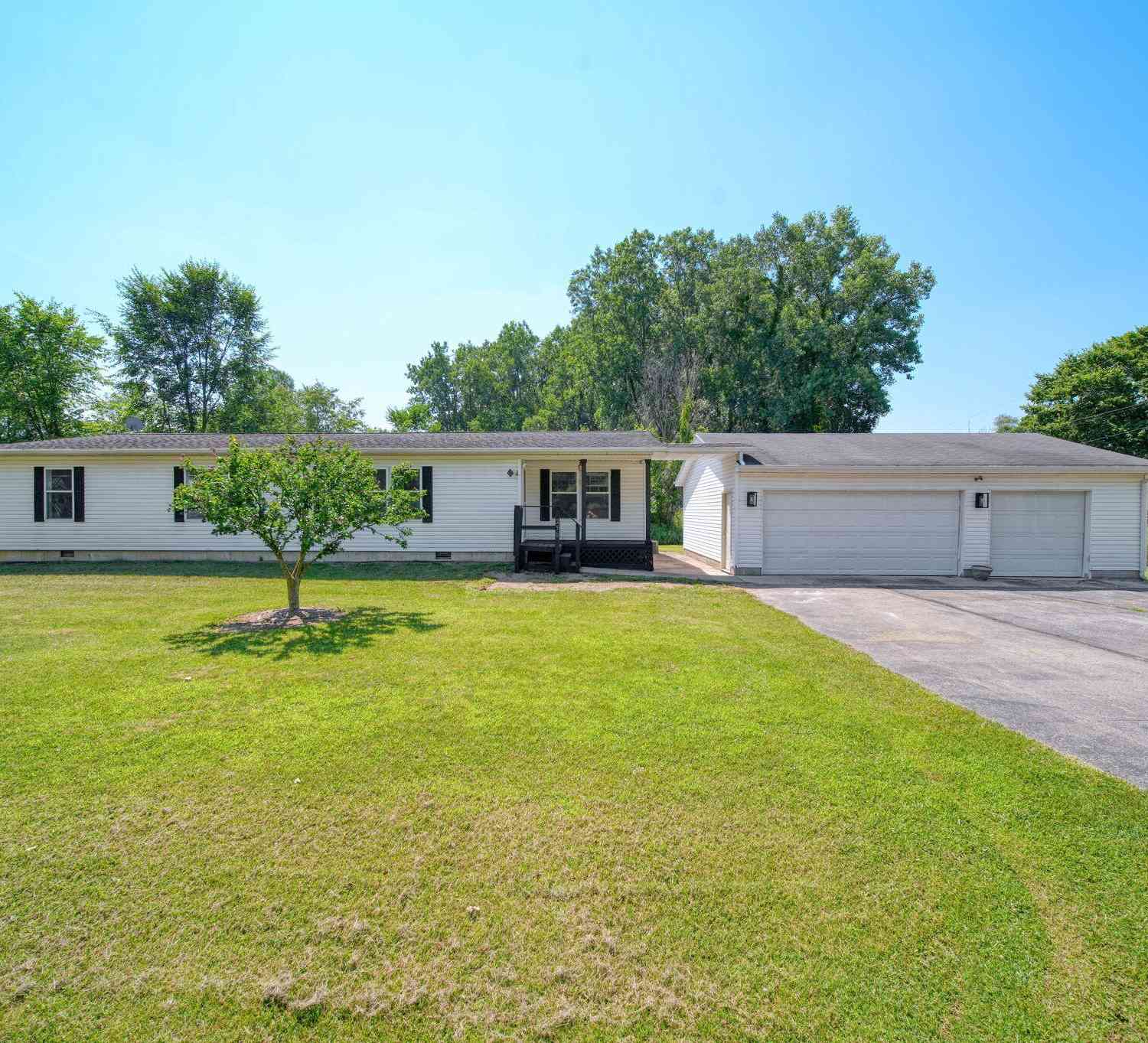 Mobile Home For Sale - 250 Long Avenue<br/> Jackson County, Michigan Center, MI 49254